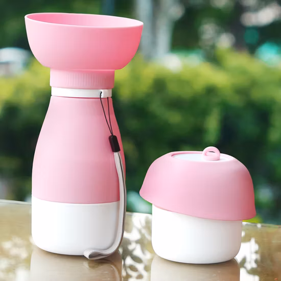  Neues Design!  Tragbare Reisewasserflasche für Hunde, mit Futterbehälter